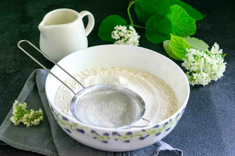 Мінімум простих і доступних продуктів. Пиріг виходить схожим на відому польську Бабку
