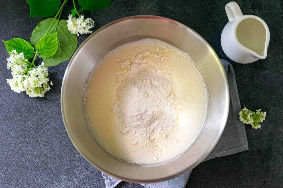 Мінімум простих і доступних продуктів. Пиріг виходить схожим на відому польську Бабку