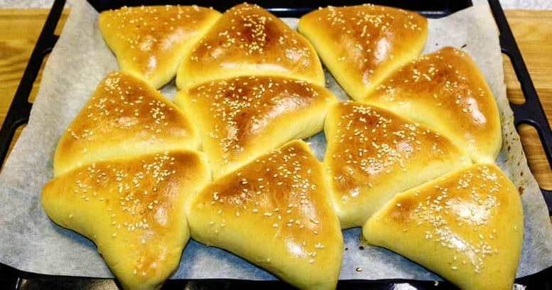 Пишні, як хмарки, пиріжки з капустою: мій ідеальний рецепт, після якого інші вже не захочеться