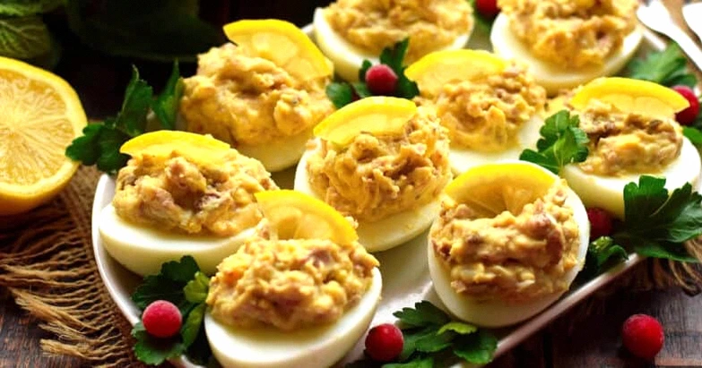 Мій секрет закуски: фарширую яйця лише одним продуктом — і всі за столом просять рецепт