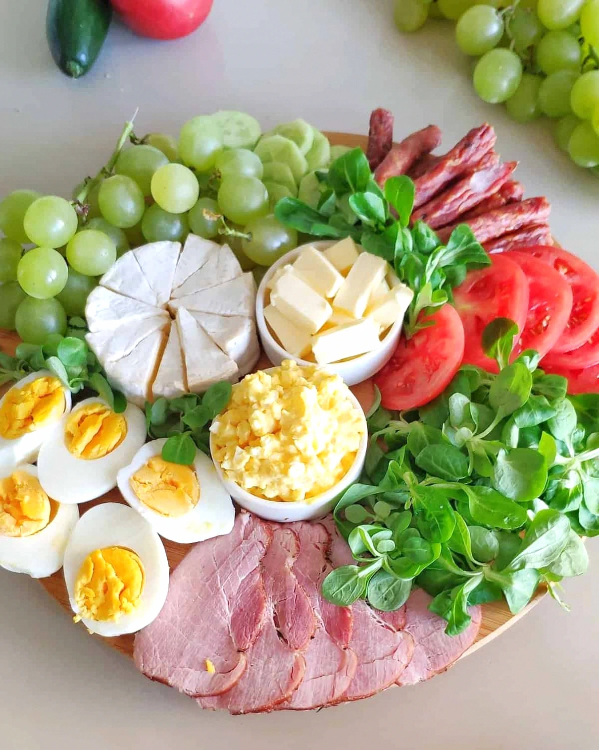 Ідеї святкової нарізки. Як подати звичні продукти красиво і вишукано