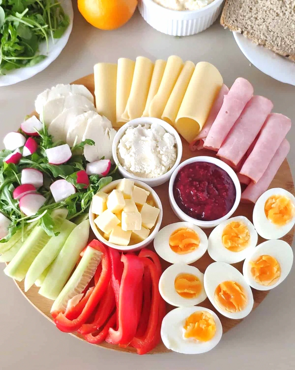 Ідеї святкової нарізки. Як подати звичні продукти красиво і вишукано