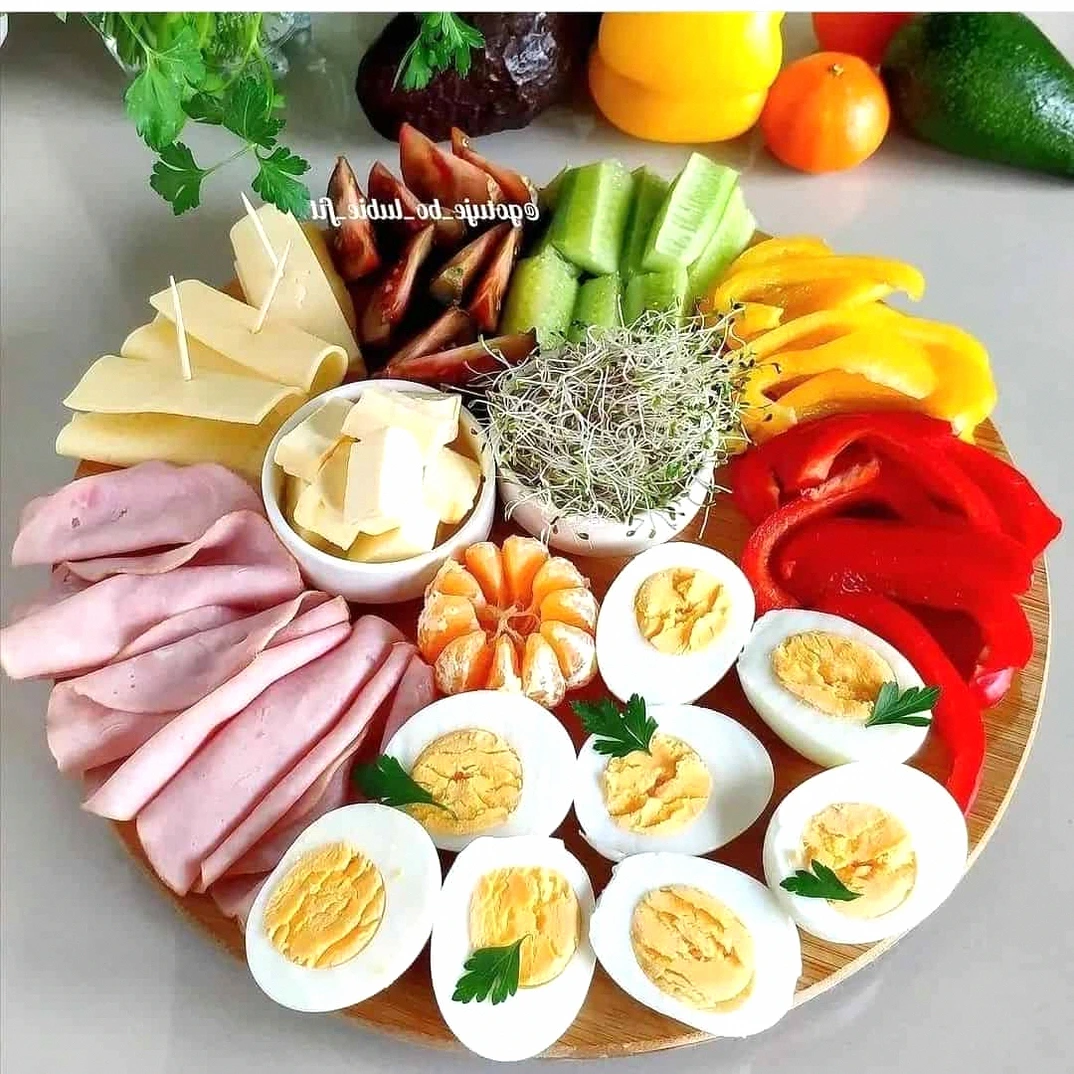 Ідеї святкової нарізки. Як подати звичні продукти красиво і вишукано
