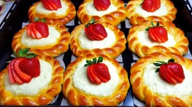 Золото, а не булочки! Шикарні ватрушки з сиром, які шкода їсти