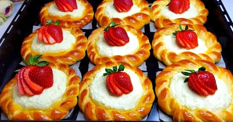 Золото, а не булочки! Шикарні ватрушки з сиром, які шкода їсти