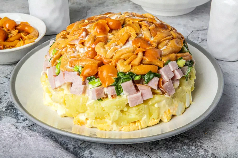 Наулюбленішим салат мого чоловіка. Салат з маринованими грибочками