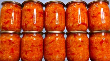 Салат із рисом та овочами на зиму: одна баночка — і всі ситі, зберігається просто в квартирі