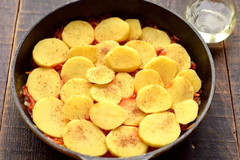 Нова страва із Закарпаття! Вперше бачу цей рецепт! З доступних продуктів на сковороді