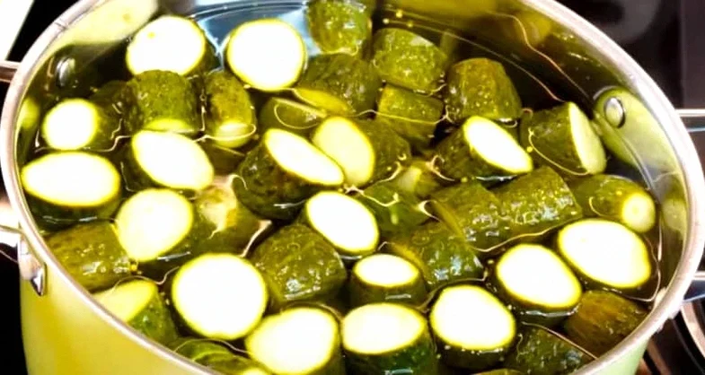 Родина поставила 10/10: огірки мариновані «по-фінськи» — найсмачніший хіт цього сезону заготовок