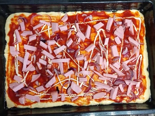 Домашня піца на кефірі 'Селянська'. Швидкий рецепт зі звичайних продуктів за півгодини