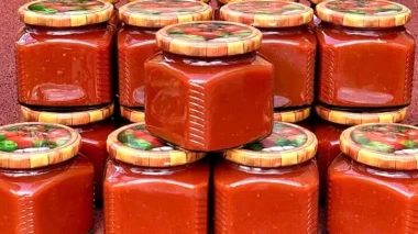 Єдиний домашній кетчуп, від якого ваш чоловік забуде про магазинні соуси! Секретний інгредієнт — базилік і часник!