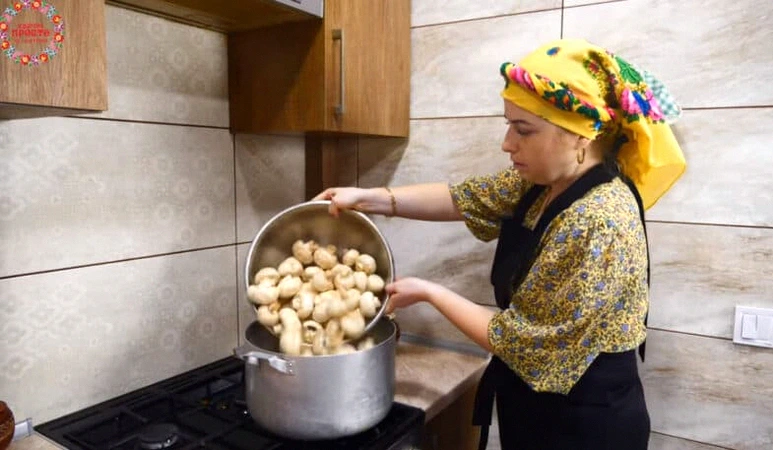 Готує Маруся! Всі просять її рецепт! Кабачки з грибами на зиму