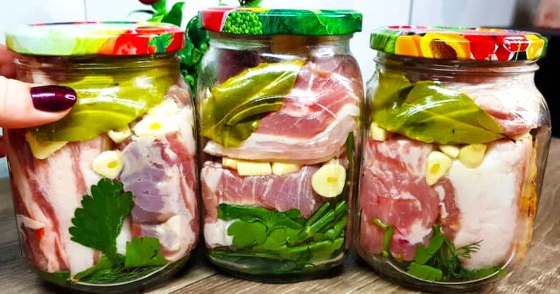 Шок! Як приготувати сало в розсолі, що смакує, як шашлик: швидка закуска, яка підкорить ваше серце!