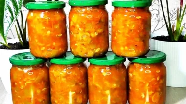 Забудьте про звичайну кабачкову ікру: дізнайтесь, як кабачки з грибами в соусі сацебелі стають новим кулінарним шедевром!