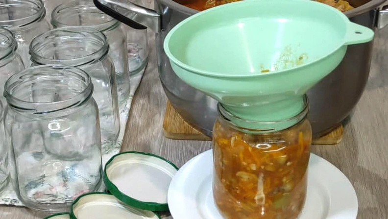 Кабачкова ікра в минулому! Кабачки з грибами у соусі сацебелі. Ну чому це так смачно?