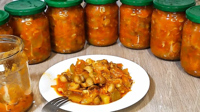 Кабачкова ікра в минулому! Кабачки з грибами у соусі сацебелі. Ну чому це так смачно?
