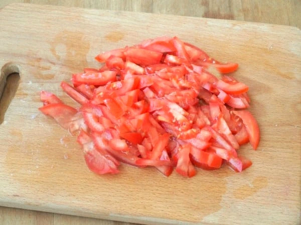 Всі продукти під рукою і готується легко. Салат “Веселка”: завжди виглядає виграшно