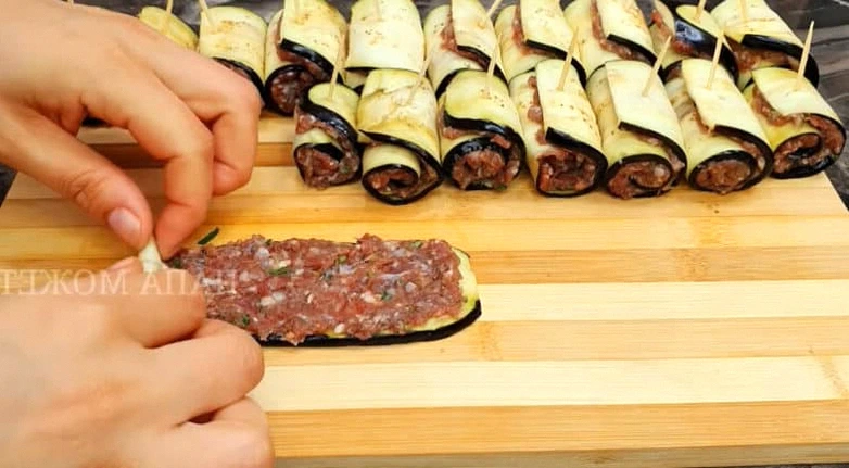 Результат дивує! Ось як я готую баклажани цього літа. Не схожі на звичайні рулетики