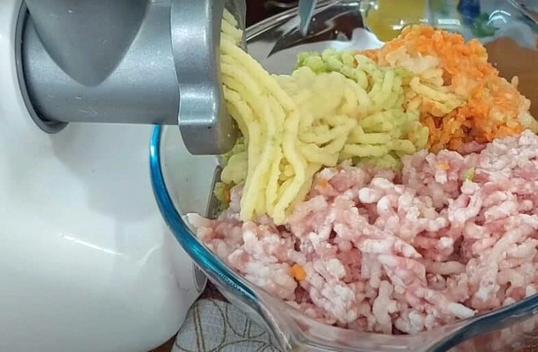 Які 2 продукти потрібно додати в котлети, щоб вони стали набагато смачнішими. Ділюсь секретиком