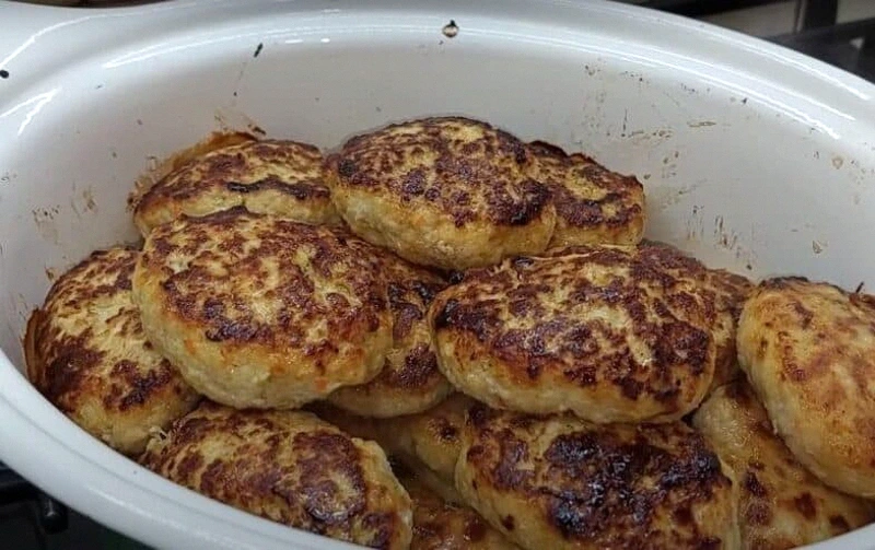 Які 2 продукти потрібно додати в котлети, щоб вони стали набагато смачнішими. Ділюсь секретиком
