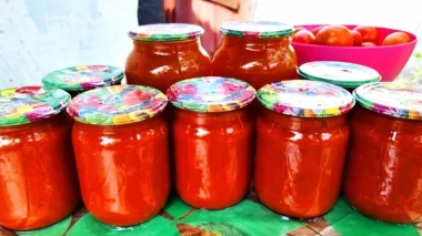 Рецепт домашнього кетчупу, який змусить забути про магазинні: секрети ідеальної гладкості та смаку, відкриті роками!