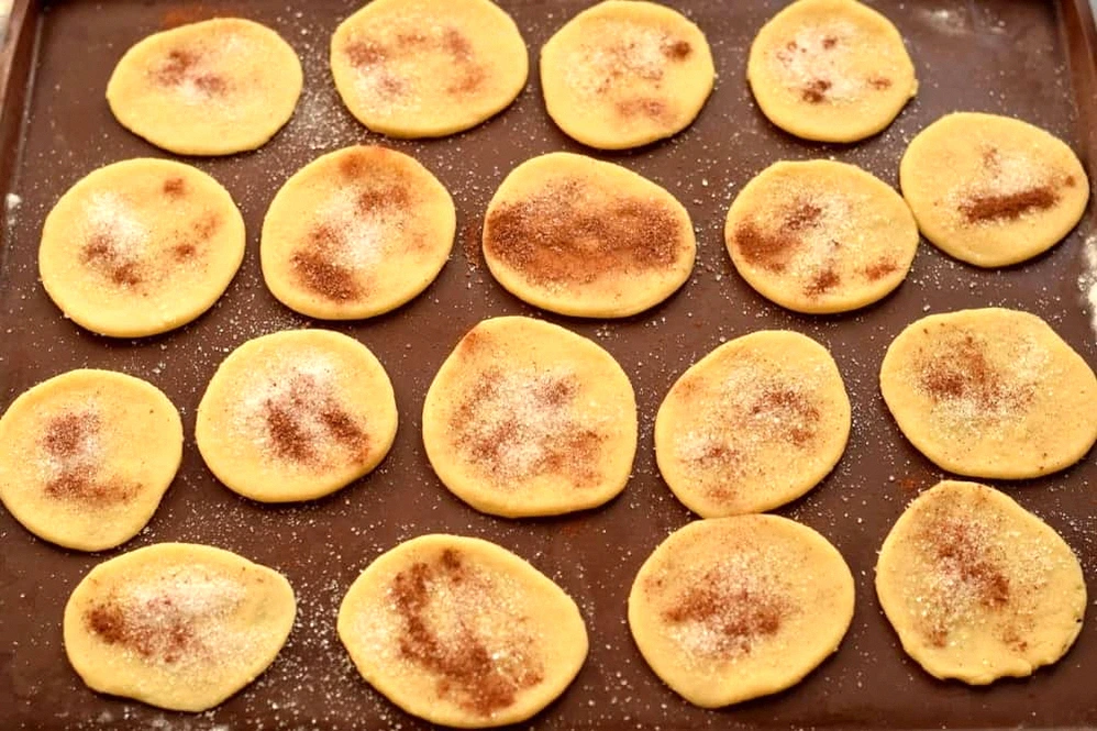 Мінімум продуктів і часу. Ці трубочки на кефірі мої домашні розмітають за секунду