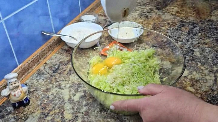 Оладки з кабачка, які змусять вас сказати “Вау”! Смачний та легкий рецепт