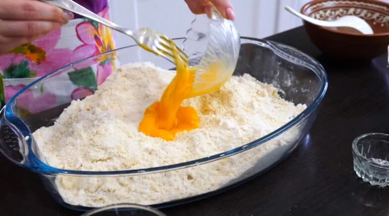 Яблучний пиріг “Багато начинки і дуже смачне тісто” Всі продукти завжди під рукою. Готується 25 хвилин!