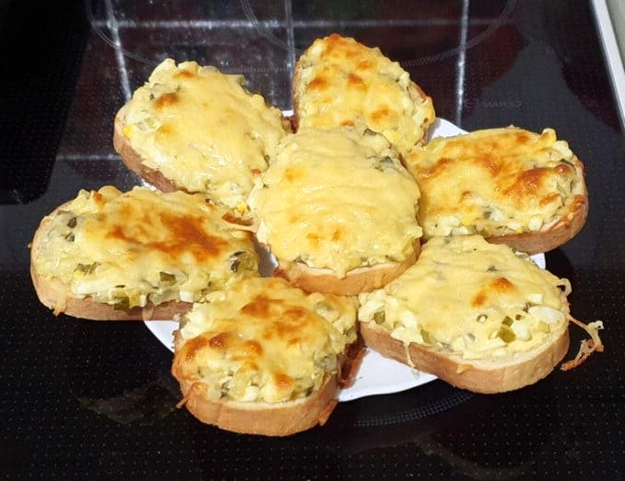 Гарячі бутерброди “Сільські”. З простих і бюджетних продуктів виходить смакота