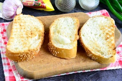 З простих і недорогих продуктів! Все завжди під рукою. Готую за 5 хвилин, коли гості вже на порозі