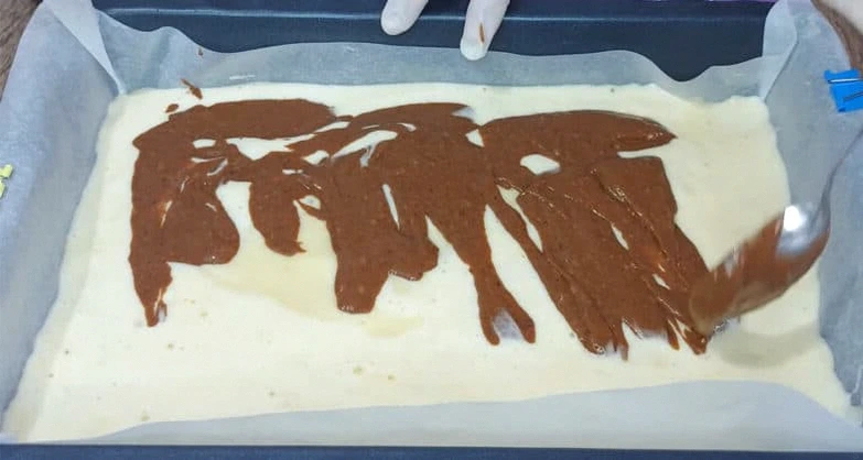 З самих бюджетних продуктів, які завжди під рукою! Мармуровий пиріг з вишнями. Ну дуже простий рецепт