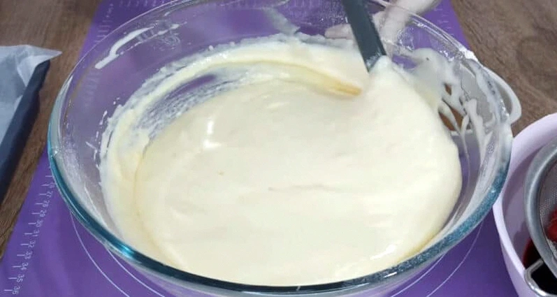 З самих бюджетних продуктів, які завжди під рукою! Мармуровий пиріг з вишнями. Ну дуже простий рецепт