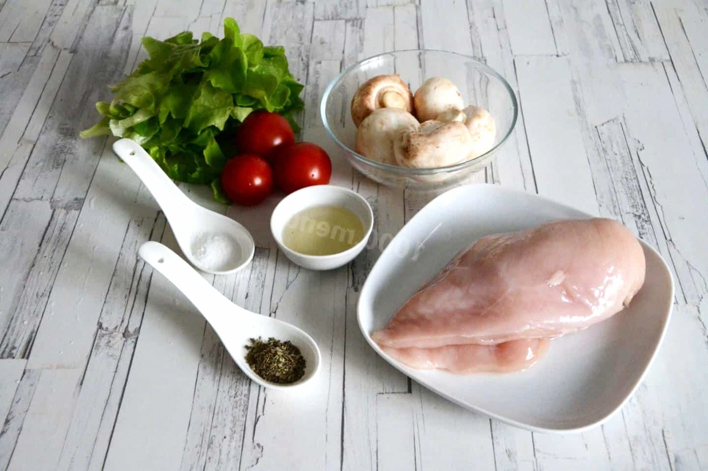 Із простих продуктів, але такий смачний! Пальчики оближеш! Салат з курячою грудкою та печерицями