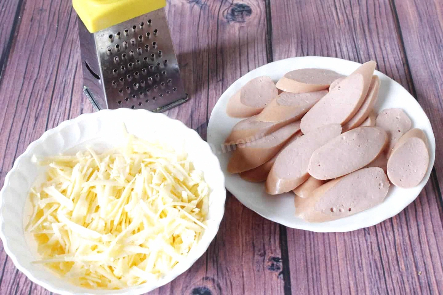 Піца-хвилинка на сковорідці і з любих продуктів. Швидко, просто і дуже смачно
