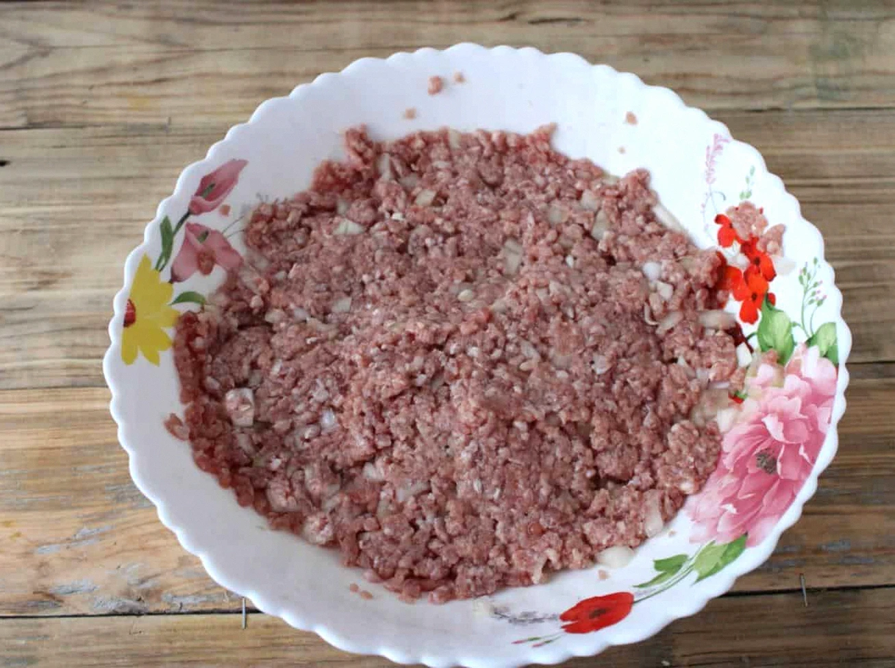 Хрусткі зовні та соковиті всередині. Чебуреки з м’ясом на сковороді