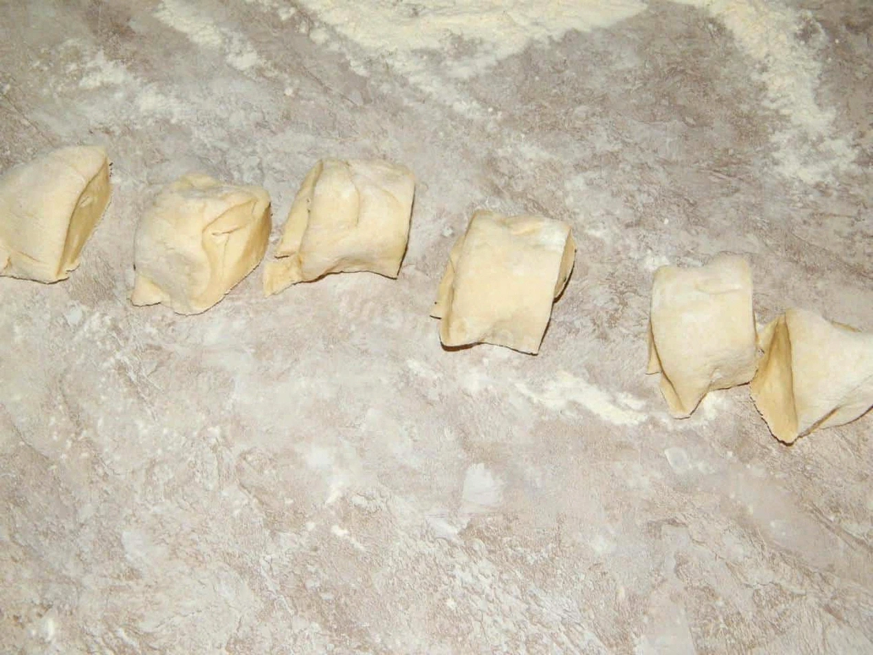 Хрусткі зовні та соковиті всередині. Чебуреки з м’ясом на сковороді