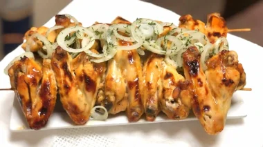 Смачніші за шашлик: курячі крильця з медом, запечені в духовці — хрусткі зовні, неймовірно соковиті всередині