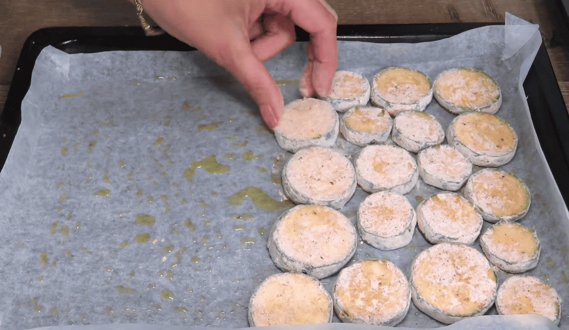 Хрусткі кабачки з сиром запечені в духовці. Смачна закуска!