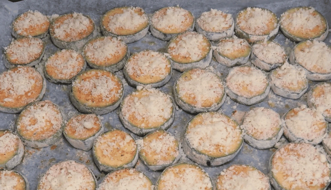 Хрусткі кабачки з сиром запечені в духовці. Смачна закуска!