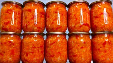 Салат із рисом та овочами на зиму: одна баночка — і всі ситі, зберігається просто в квартирі