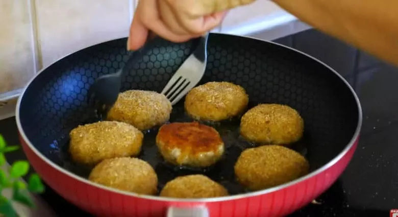 Як у бабусі! Секрет соковитих котлет у духовці, який мало хто знає! Готую так вже 10 років