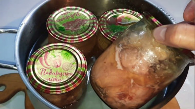 Домашня куряча тушонка яка виходить ароматною і дуже смачною